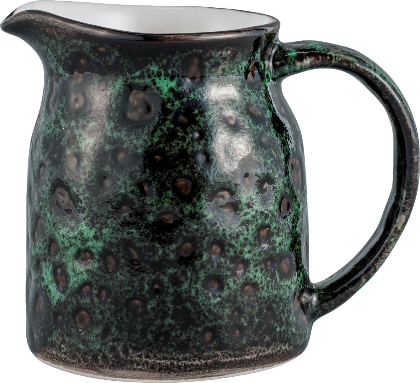 VEGA LUSINI Solutions GmbH Milk jug Black Reef Milchkännchen Black Reef Milk jug Black Reef; 170 ml, 5.3x8 cm (ØxH); green/black; 6 piece / pack Milchkännchen Black Reef; 170 ml, 5.3x8 cm (ØxH); grün/schwarz; 6 Stück / Pack The Black Reef spout is versatile and is suitable for serving milk and cream as well as sauces, dressings or jus. The dark glaze blends harmoniously into modern table and buffet concepts and creates a high-quality overall impression. The robust porcelain enables precise, drip-free pouring and is dishwasher and microwave safe. Thanks to its versatility, the spout is a functional addition for restaurants, hotels, buffets and event catering. Der Ausgießer Black Reef ist vielseitig einsetzbar und eignet sich sowohl zum Servieren von Milch und Sahne als auch für Saucen, Dressings oder Jus. Die dunkle Glasur fügt sich harmonisch in moderne Tisch  und Buffetkonzepte ein und sorgt für einen hochwertigen Gesamteindruck. Das robuste Porzellan ermöglicht ein präzises, tropffreies Ausgießen und ist spülmaschinen  und mikrowellengeeignet. Durch die vielseitige Verwendbarkeit ist der Ausgießer eine funktionale Ergänzung für Restaurant, Hotel, Buffet und Eventservice.