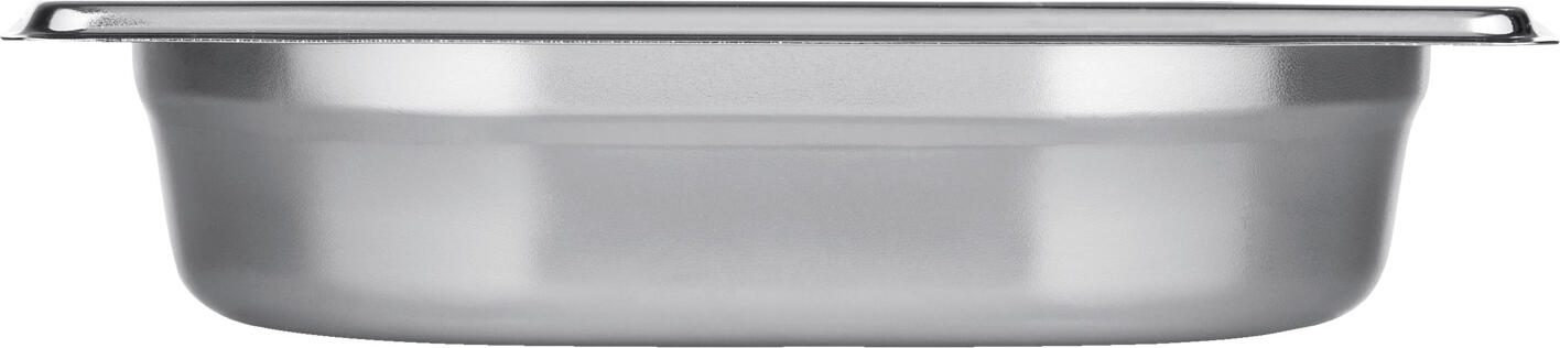 PULSIVA LUSINI Solutions GmbH GN container 1/2 Basic GN-Behälter 1/2 Basic GN container 1/2 Basic; GN 1/2, 2.4 l, 32.5x26.5x4 cm (LxWxD); silver GN-Behälter 1/2 Basic; GN 1/2, 2.4 l, 32.5x26.5x4 cm (LxBxT); silber Stainless steel, rustproof. Standardized dimensions, with practical stacking cam, dishwasher safe. Order our matching lids from the Basic group and GN dividers. Edelstahl, rostfrei. Genormte Abmessungen, mit praktischer Stapelnocke, spülmaschinenfest. Bestellen Sie dazu unsere passenden Deckel aus der Basic Gruppe und GN-Zwischenstege.