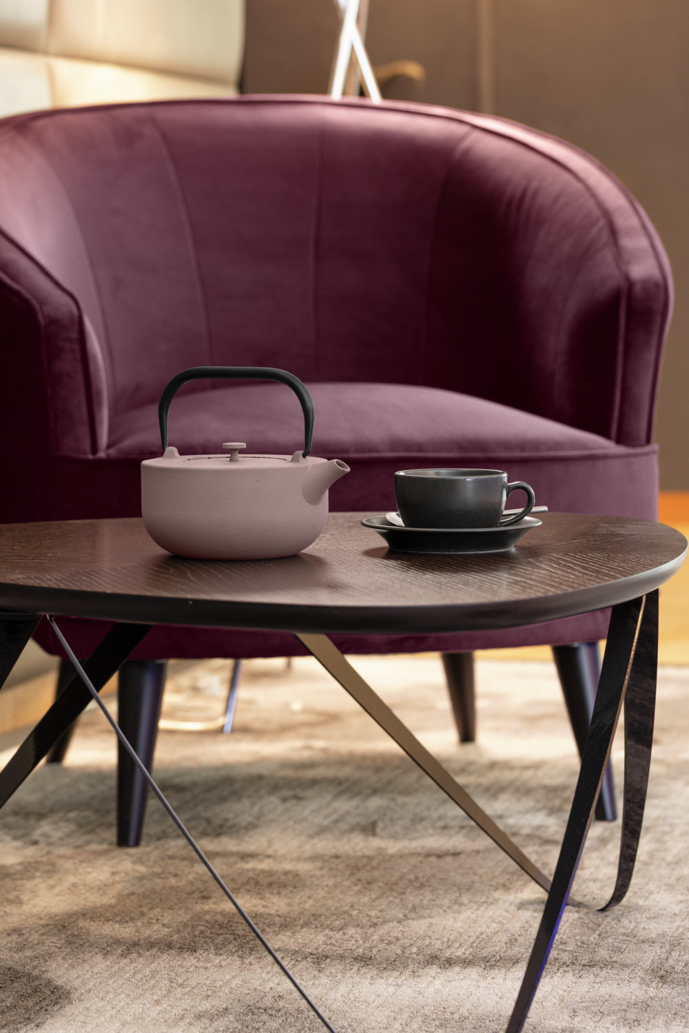 VEGA Nari Cast Iron Teapot, Brown, 960 ml Enameled Interior, Round Shape with Stainless Steel Strainer and Lid, High Heat Retention