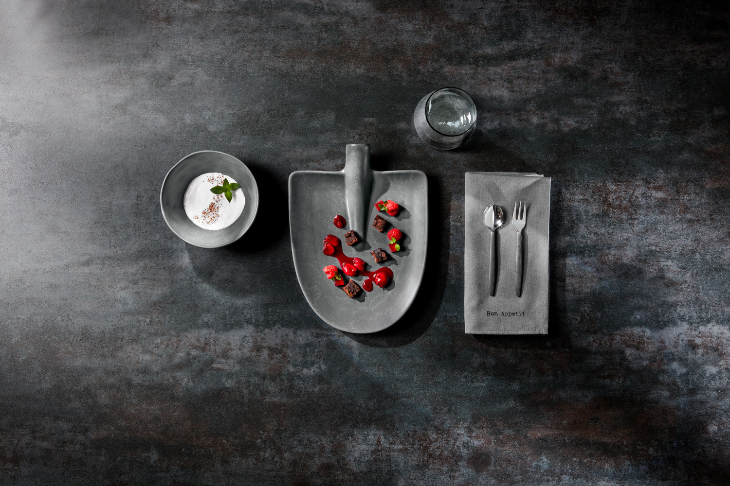Set de 2 piese Polonicare de Servire VEGA Kelda din Porțelan, Glazură Mată Antracit, Formă Semicirculară, 25.5x21.8x2.5 cm, Compatibile cu Mașina de Spălat Vase și Cuptorul cu Microunde