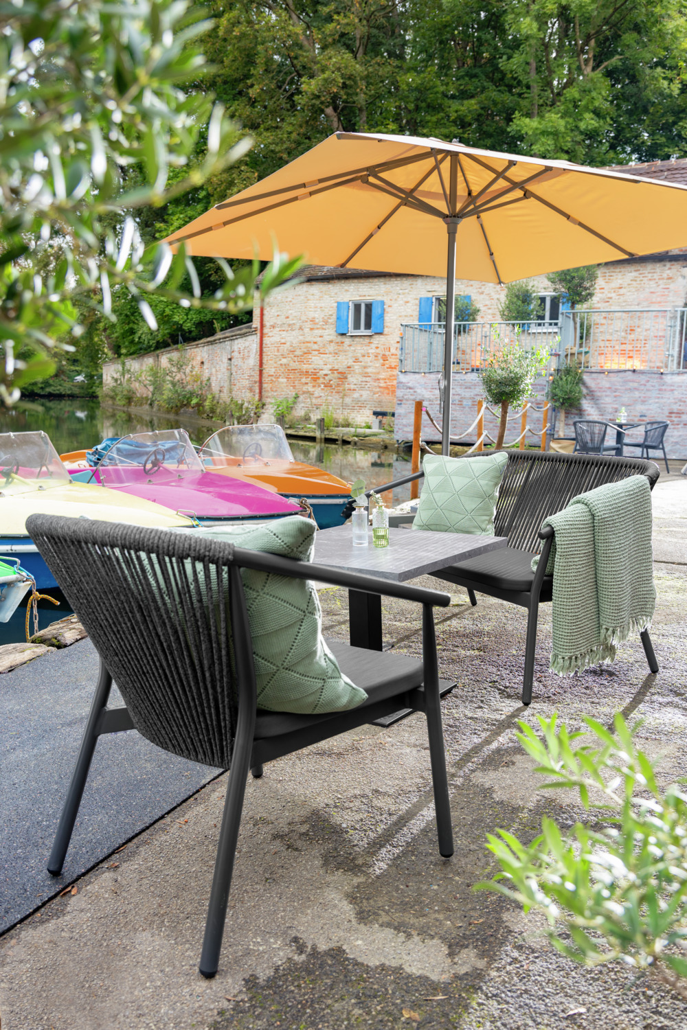 Vega Calvo 3-Seater Outdoor Sofa, Powder-Coated Aluminum Frame, Rope Wickerwork and Batyline Textile, Weatherproof and Stackable, Anthracite, 140cm