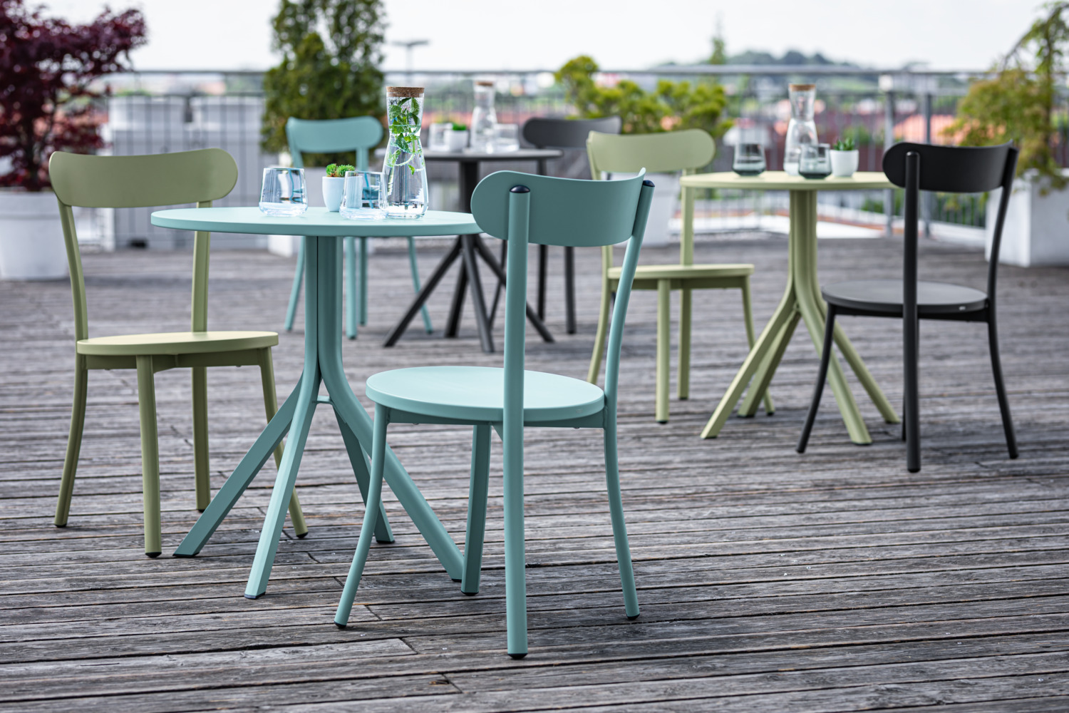 Set de 4 scaune bistro exterioare VEGA Pavonia, Antracit, aluminiu vopsit electrostatic, rezistente la intemperii si UV, sarcina max 160 kg, 46x49x83 cm