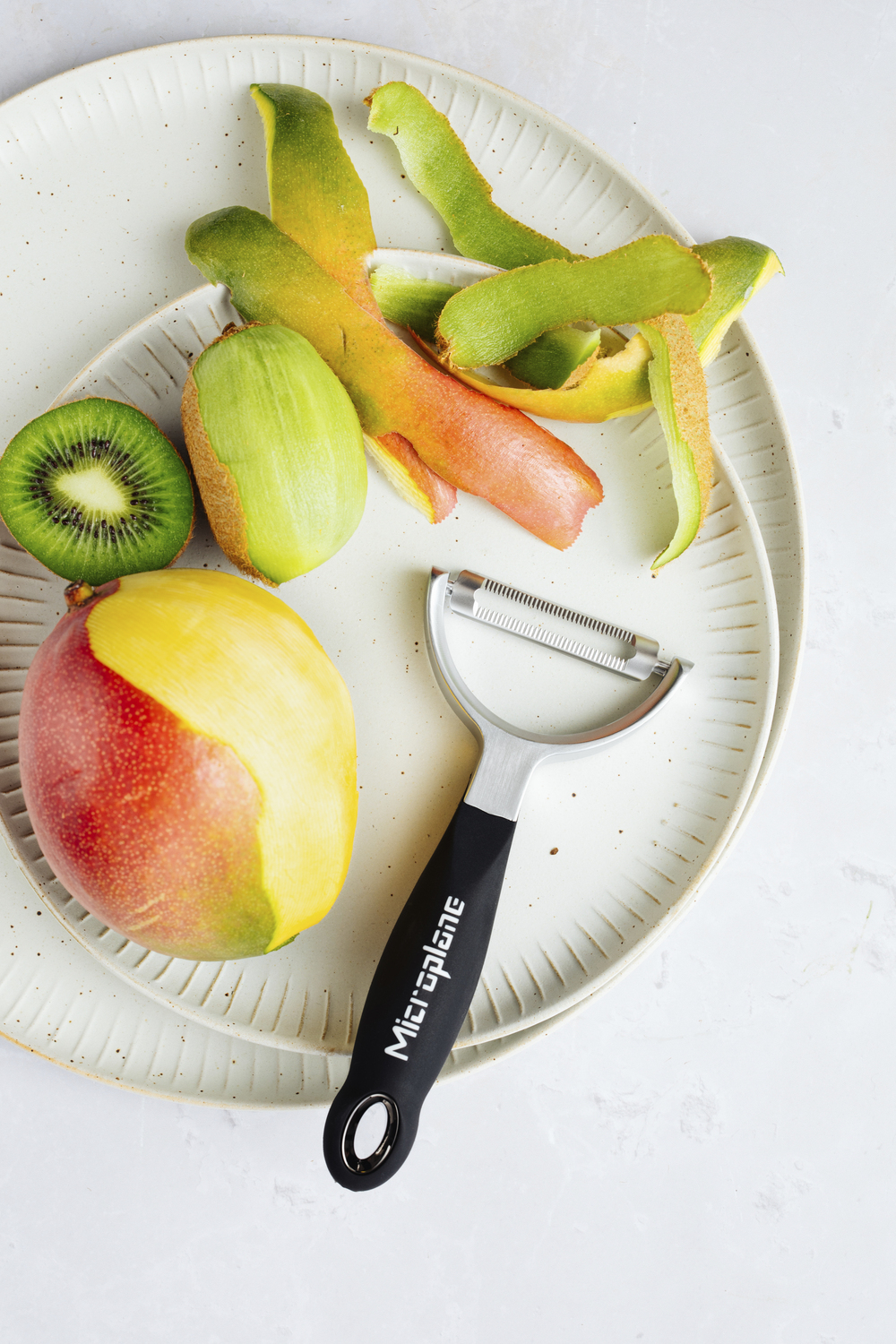 Microplane Professional Y Peeler, Serrated Stainless Steel Double Blade, Ergonomic Non-Slip Soft-Touch Handle, Y-Shaped Vegetable Peeler, 16.4 x 7.5 x 2.5 cm