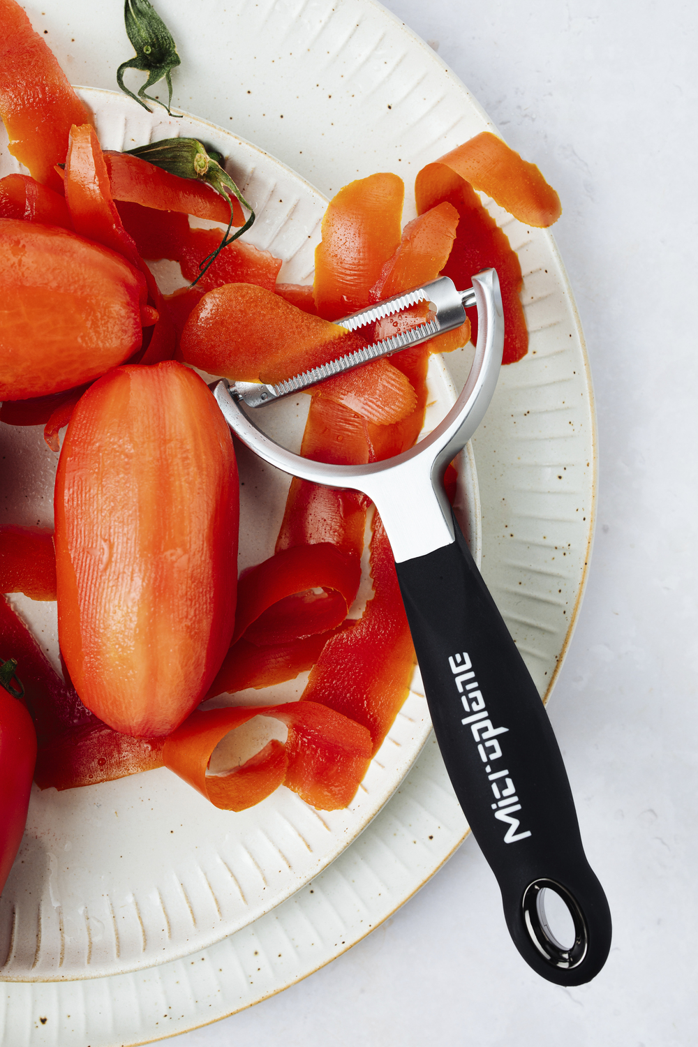 Microplane Professional Y Peeler, Serrated Stainless Steel Double Blade, Ergonomic Non-Slip Soft-Touch Handle, Y-Shaped Vegetable Peeler, 16.4 x 7.5 x 2.5 cm