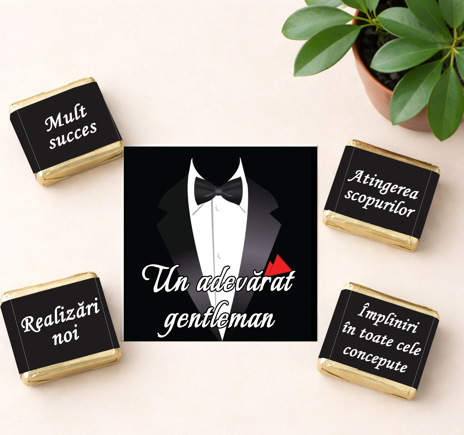 Set Felicitare Gentleman cu 4 Bomboane în Folie Aurie, Design cu Smoking, Mesaje de Succes și Realizări