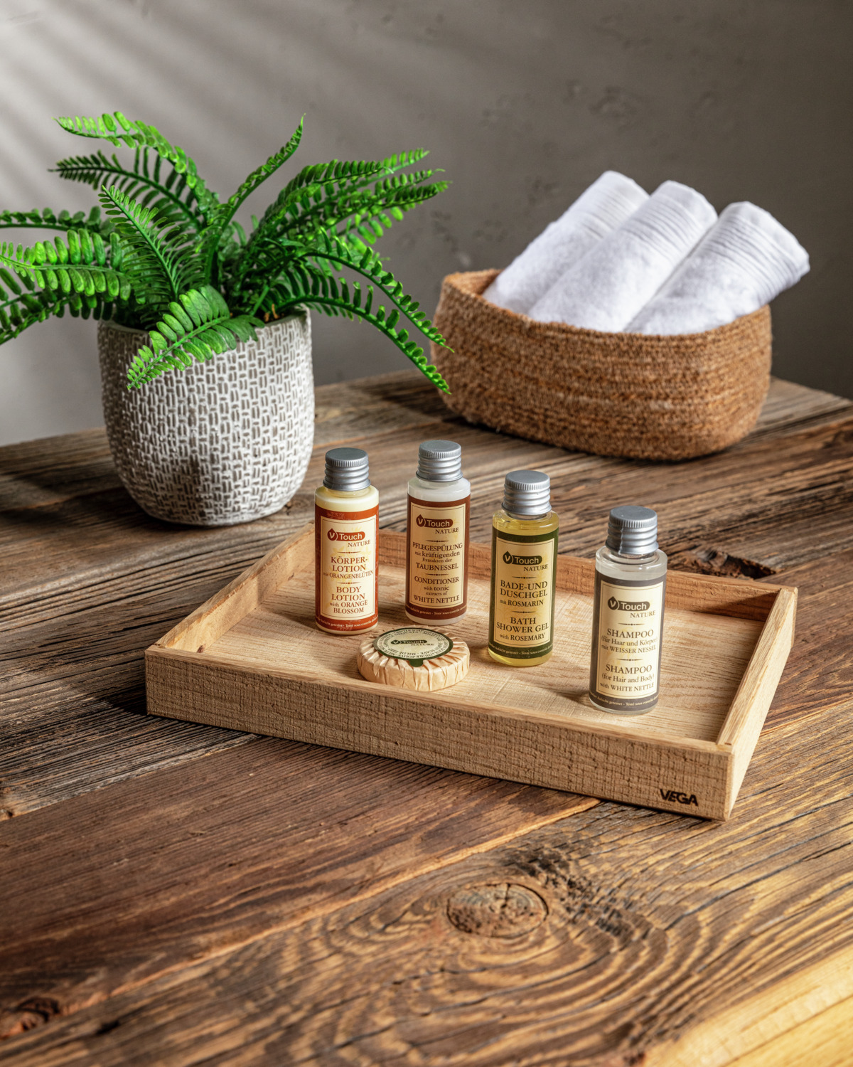 Set de 216 piese Balsam de Hotel V-Touch Nature, Flacoane de 40ml, pH Neutru cu Extracte de Urtica Alba, Testat Dermatologic, Fabricat in Europa