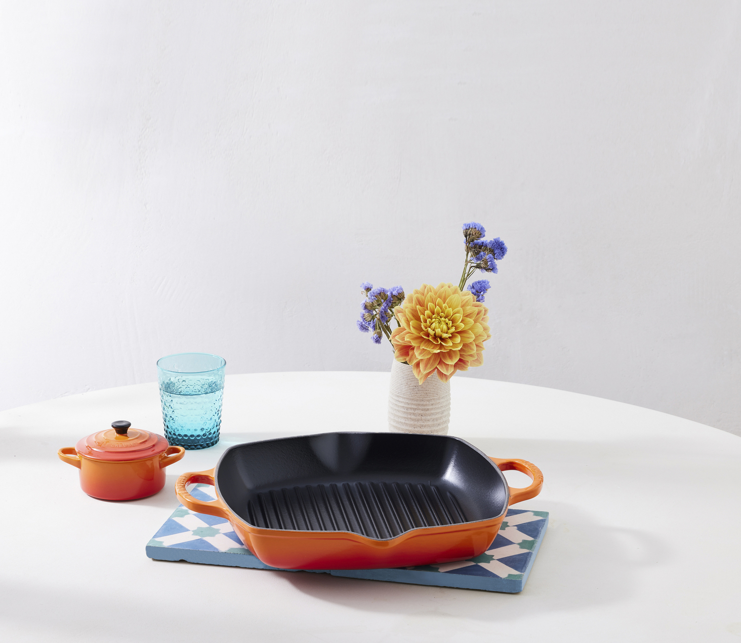 Tiga Grill Patrata Le Creuset Signature, Fonta Emailata, 30 x 30 cm, Email Portocaliu, Compatibila cu Inductie, Fabricata in Franta
