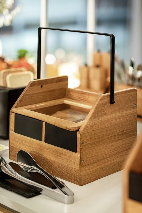 Cutie pentru toast VEGA Esino cu capac din sticla acrilica, lemn de stejar si otel vopsit in praf, 31.7 x 24 x 22 cm, Maro/Negru