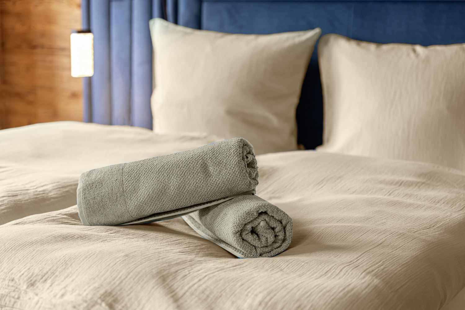 ERWIN M. LUSINI Libra Pillow Cover, 100% Cotton Muslin, Breathable Non-Iron Crinkle Look Pillowcase, Durable 210 TC, 80 x 80 cm, Beige