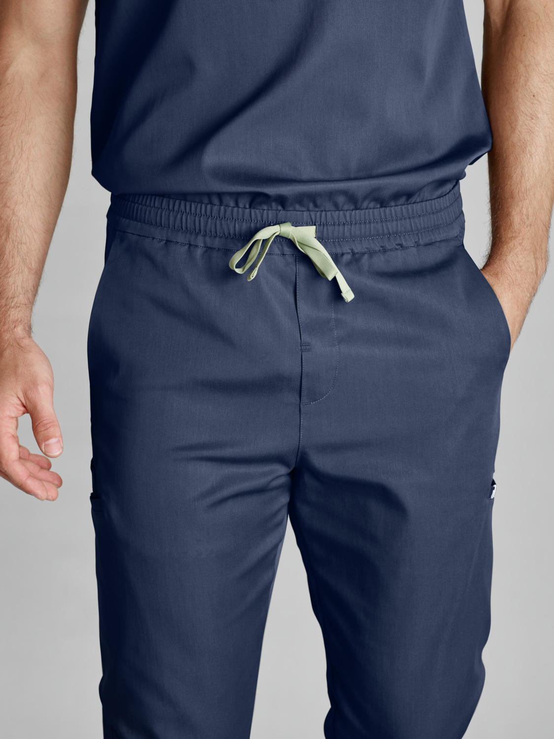 Pantaloni barbati Jobeline Pesaro, din Lyocell Tencel si Poliester, croiala Regular Fit, respirabili, cu talie elastica si buzunare cargo, Navy