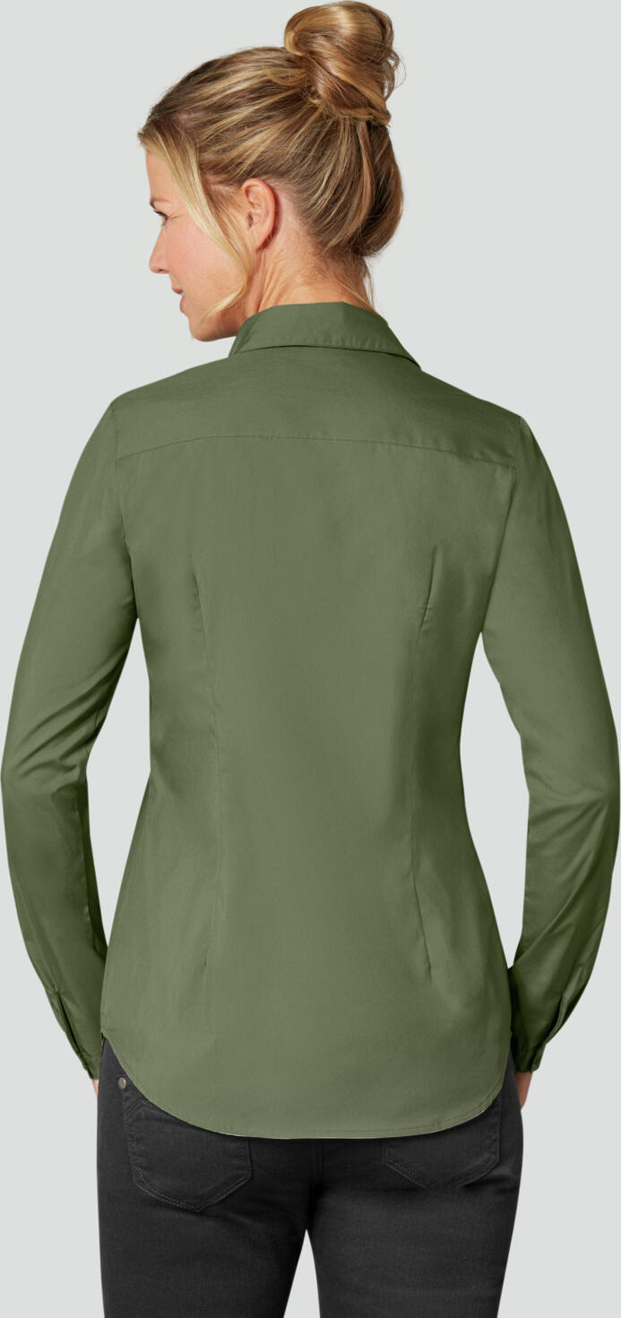 JOBELINE LUSINI Solutions GmbH Women's blouse Mik long sleeve Damenbluse Mik Langarm Women's blouse Mik long sleeve; Size 50; olive Damenbluse Mik Langarm; Kleidergröße 50; oliv Slightly waisted women's blouse with long roll-up sleeves and chest pocket. Modern cut, available in many colors. Easy iron. 65 % cotton, 35 % polyester. 40 °C wash. Back length: 66 cm at size 36. Leicht taillierte Damenbluse mit langen Roll-up-Ärmeln und Brusttasche. Moderner Schnitt, in zahlreichen Farben erhältlich. Bügelleicht. 65 % Baumwolle, 35 % Polyester. 40°-Wäsche. Rückenlänge: 68 cm bei Gr. 36.