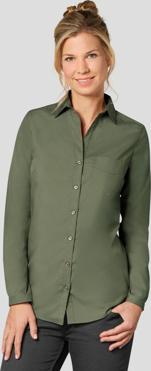 JOBELINE LUSINI Solutions GmbH Women's blouse Mik long sleeve Damenbluse Mik Langarm Women's blouse Mik long sleeve; Size 50; olive Damenbluse Mik Langarm; Kleidergröße 50; oliv Slightly waisted women's blouse with long roll-up sleeves and chest pocket. Modern cut, available in many colors. Easy iron. 65 % cotton, 35 % polyester. 40 °C wash. Back length: 66 cm at size 36. Leicht taillierte Damenbluse mit langen Roll-up-Ärmeln und Brusttasche. Moderner Schnitt, in zahlreichen Farben erhältlich. Bügelleicht. 65 % Baumwolle, 35 % Polyester. 40°-Wäsche. Rückenlänge: 68 cm bei Gr. 36.
