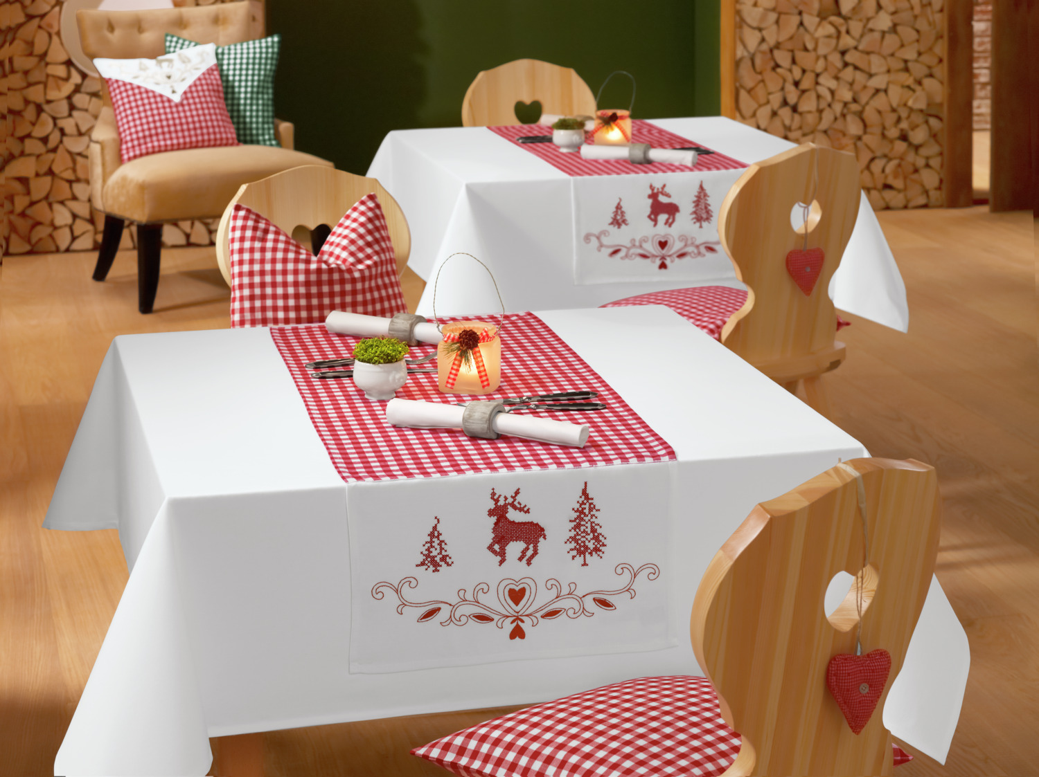 LUSINI Solutions GmbH Chatelete Deer Table Runner, 40x130 cm, 100% Polyester, Red/White Plaid with Embroidered Stag, OEKO-TEX Standard 100