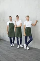 JOBELINE LUSINI Solutions GmbH Apron Botero 60x100cm (LxW) Schürze Botero 60x100cm (LxB) Apron Botero 60x100cm (LxW); 60x100 cm (LxW); dark olive Schürze Botero 60x100cm (LxB); 60x100 cm (LxB); dunkeloliv 65 % polyester, 35 % cotton. 200 g/m². 60 °C wash. Classic apron made of high quality and durable blended fabric, with fixed fabric bands made of apron fabric. Particularly durable, easy-care and easy-iron. 65 % Polyester, 35 % Baumwolle. 200 g/m². 60°-Wäsche. Klassische Schürze aus hochwertigem und robustem Mischgewebe, mit festen Stoffbändern aus Schürzenstoff. Besonders strapazierfähig, pflege- und bügelleicht.