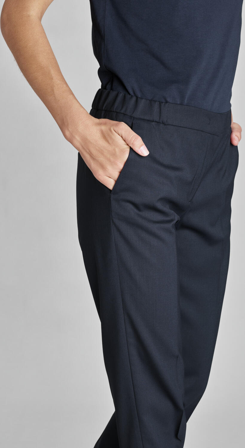 Pantaloni Serviciu Jobeline Tommy pentru femei, Model Jogger pentru Hotel, Croiala Regular cu Picior Ingust si Slit, Material Rezistent la Cute, Navy
