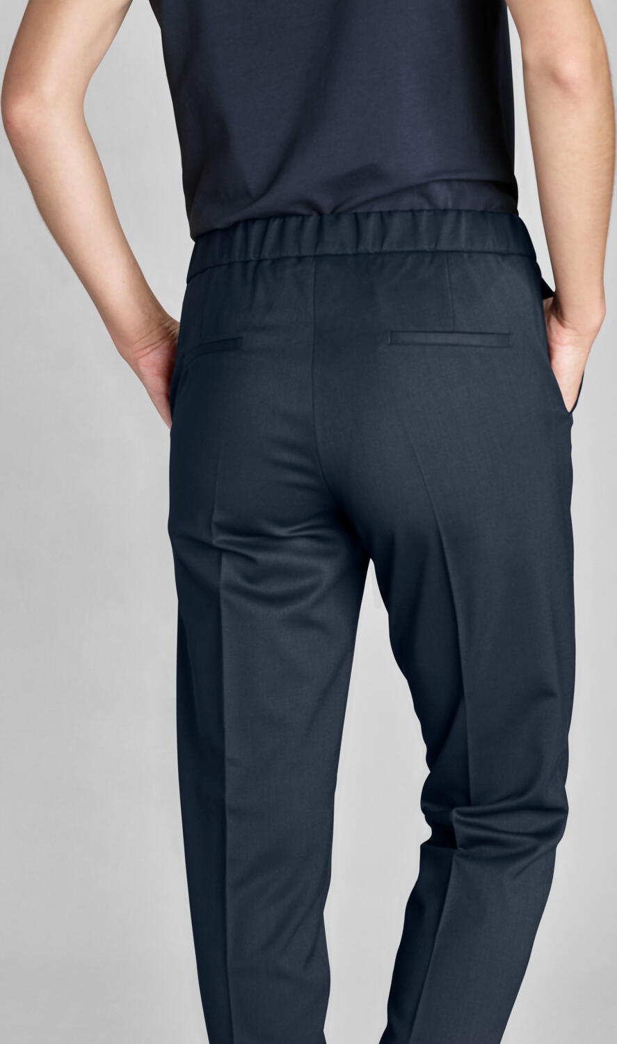 Pantaloni Serviciu Jobeline Tommy pentru femei, Model Jogger pentru Hotel, Croiala Regular cu Picior Ingust si Slit, Material Rezistent la Cute, Navy