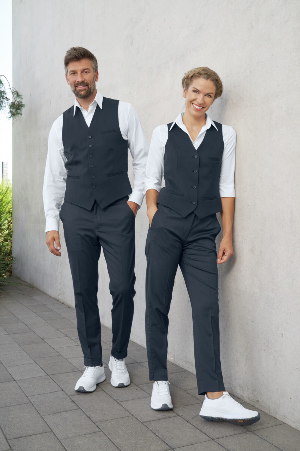Pantaloni Serviciu Jobeline Tommy pentru femei, Model Jogger pentru Hotel, Croiala Regular cu Picior Ingust si Slit, Material Rezistent la Cute, Navy