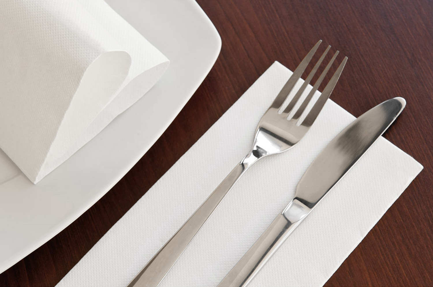 Garcia De Pou Dubo Disposable Table Napkins, White, 2-Ply Double Point Fabric-Like Paper, 39x39 cm, 1/4 Fold, Pack of 50 Pieces