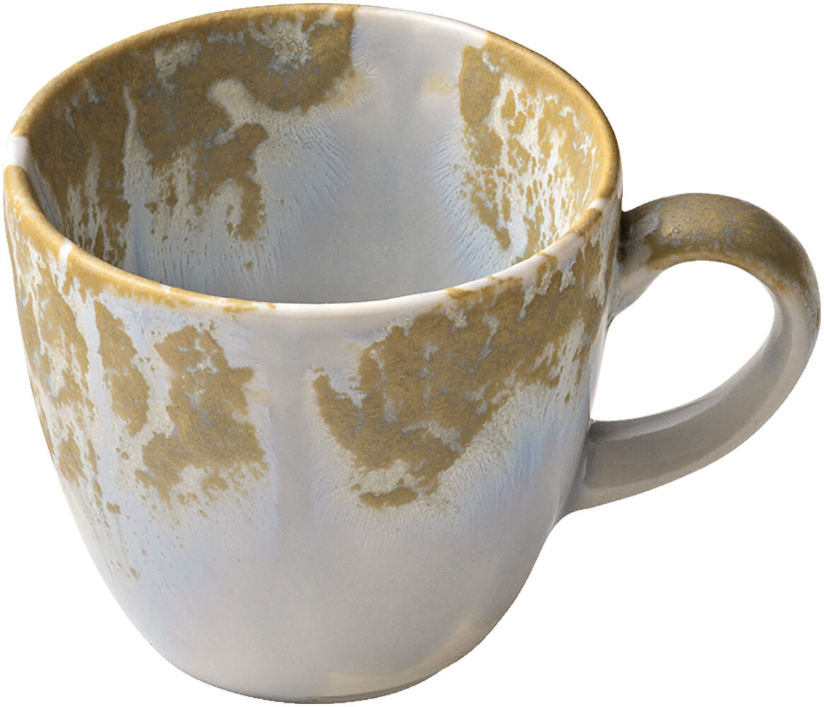 HEART&SOUL BHS tabletop AG Cup with handle Perfect Match Breeze Obertasse Perfect Match Breeze Cup with handle Perfect Match Breeze; 80 ml, 6x6 cm (ØxH); golden/light-blue/white; round; 6 piece / pack Obertasse Perfect Match Breeze; 80 ml, 6x6 cm (ØxH); gold/hellblau/weiß; rund; 6 Stück / Pack This series is made of high-quality porcelain and impresses with its modern yet timeless look. The light green color gives your table a fresh and appealing look. Another highlight is its dishwasher-safe feature, which saves you the hassle of washing up by hand. You can easily clean the bowls in the dishwasher. Diese Serie wird aus hochwertigem Porzellan hergestellt und überzeugen mit ihrer modernen und dennoch zeitlosen Optik. Die hellgrüne Farbe verleiht Ihrem Tisch einen frischen und ansprechenden Look. Ein weiteres Highlight ist ihre spülmaschinengeeignete Eigenschaft, die Ihnen das lästige Abwaschen von Hand erspart. Sie können die Schalen ganz bequem in der Spülmaschine reinigen.