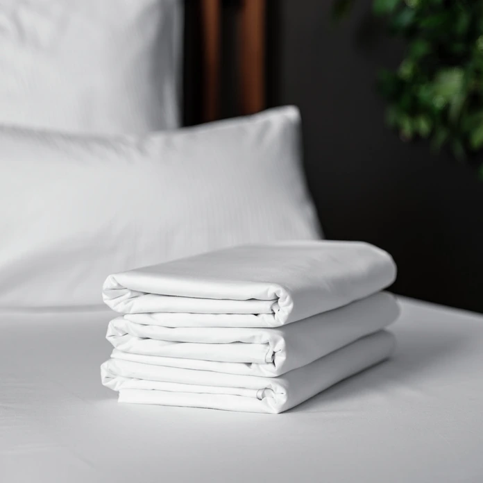 LUSINI Solutions GmbH Bed Sheet Basic, 100% Cotton Satin, 180x260 cm, White, Boil-proof, Chlorine-resistant, OEKO-TEX Standard 100, Hotel Quality