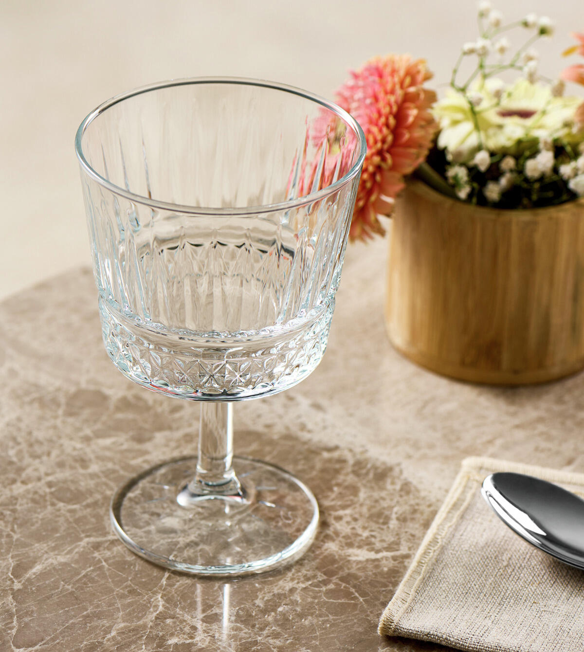 Pasabahçe Pasabahce Cam Sanayii ve Tic. A.S. Sisecam Genel Merkezio Cocktail glass Elysia Cocktailkelch Elysia Cocktail glass Elysia; 260 ml, 8x8x13.4 cm (ØxØxH); transparent; 4 piece / pack Cocktailkelch Elysia; 260 ml, 8x8x13.4 cm (ØxØxH); transparent; 4 Stück / Pack Modern goblet with an attractive relief on the outside. With freezable base. Dishwasher safe. Gobletkelch mit attraktivem Relief an der Außenseite. Mit Eisboden. Spülmaschinenfest.
