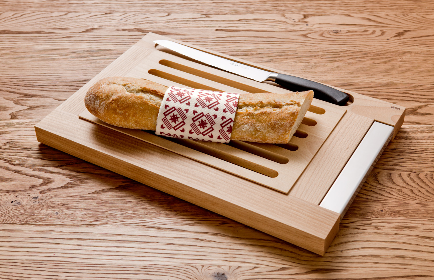 VEGA Biloxi Bread Chopping Board, Oiled Oak Wood, 46x30x3 cm, with Magnetic Stainless Steel Crumb Tray and Non-Slip Rubber Feet, Brown