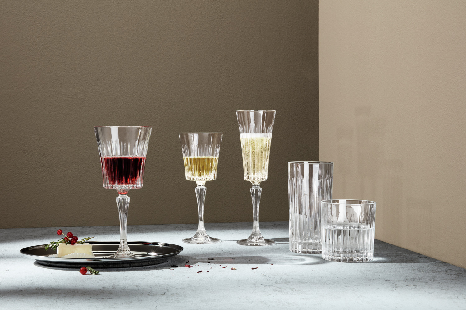 Set de 6 pahare pentru vin rosu RCR Timeless, 300ml din cristal cu design reliefat, transparente, rezistente la masina de spalat vase, 20.7cm