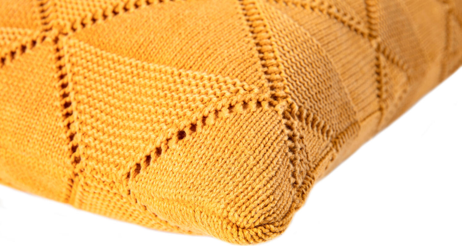 Husa Perna Decorativa MAGMA Senna, Mustard, 50x50 cm Patrata, Tricot din Bumbac 100% cu Model Hash, Fermoar, Fara Umplutura