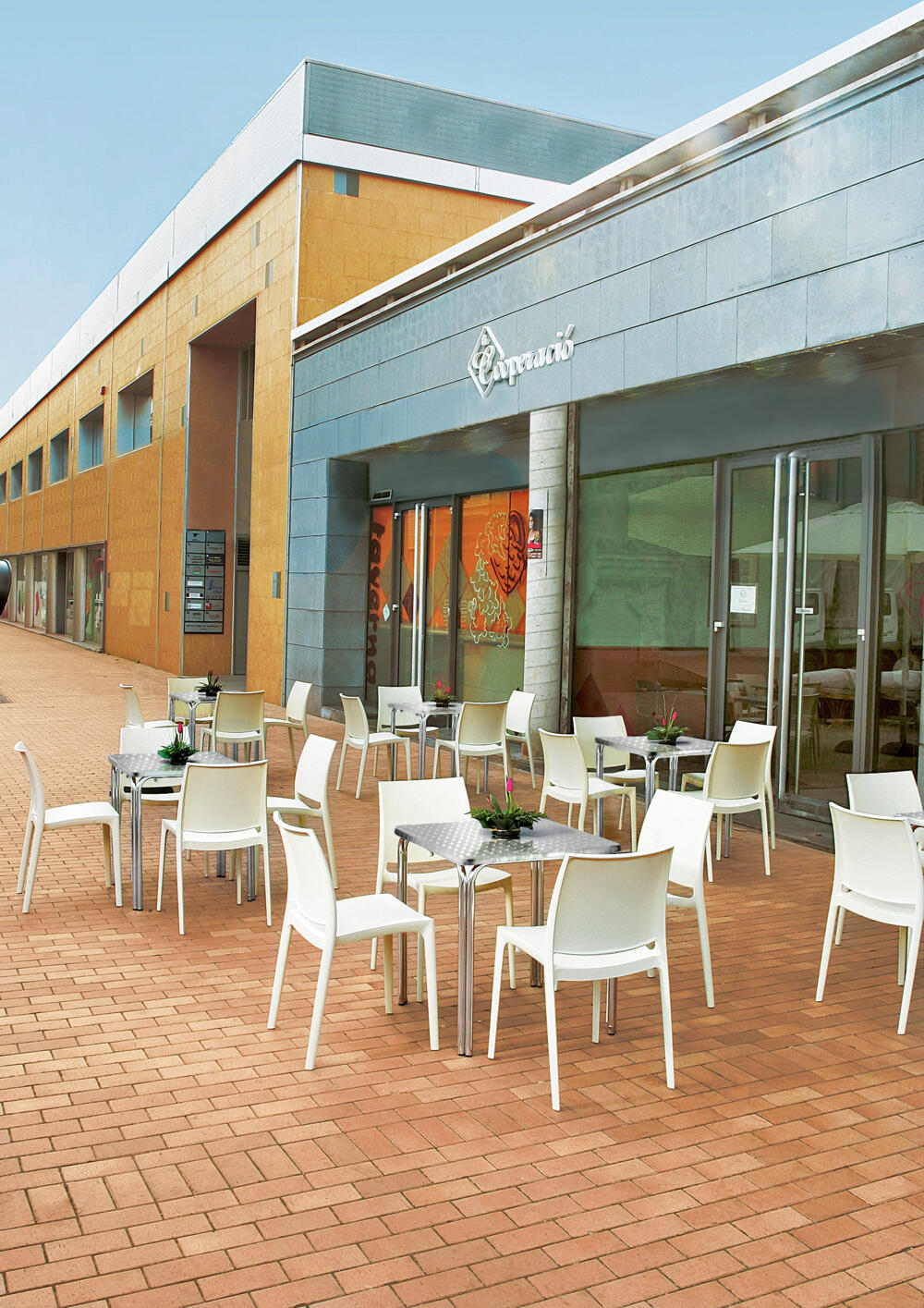 Masa Exterior Pătrată PULSIVA Limona, 80x80x70 cm, Cadru Aluminiu Anodizat, Blat Oțel Inoxidabil, Stivuibilă, Rezistentă la Intemperii, Argintie
