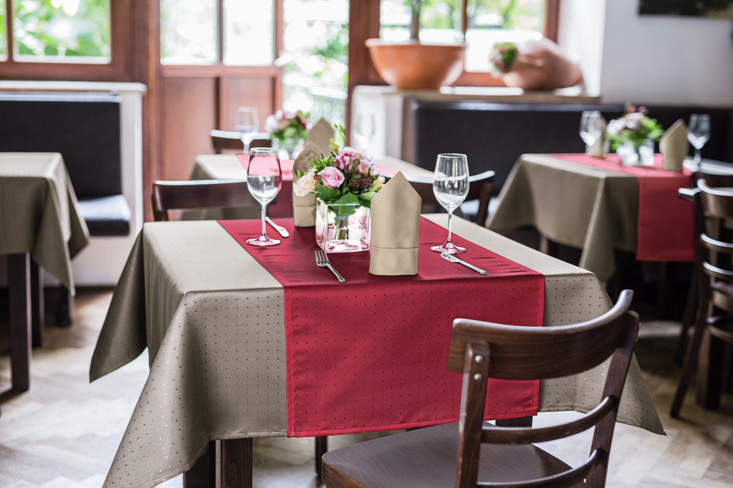 LUSINI Solutions GmbH Yardware Nito Shiny Plaid Table Linen, 100% Polyester, 160 cm Width, Stain-Resistant, Easy-Care Fabric by the Meter