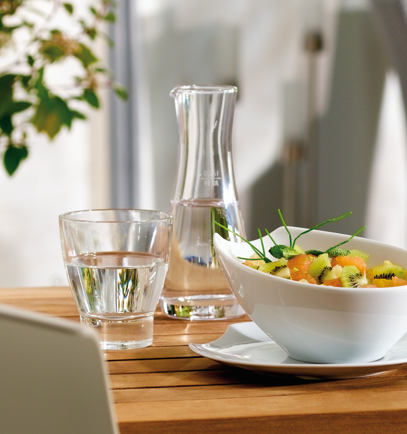 Set de 4 boluri ovale din porțelan Vega Contrast, culoare albă, 900 ml, 20.5 x 18.5 x 9 cm, rezistente la mașina de spălat vase și cuptor cu microunde