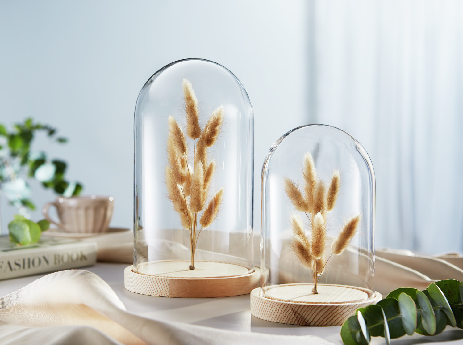 Obiect Decorativ Vega Bojana, Clopot Glass cu Flori Uscate si Baza de Lemn, 15.8x26 cm, Transparent si Natural