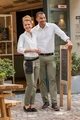 JOBELINE LUSINI Solutions GmbH Women's trousers Chino Damen Hose Chino Women's trousers Chino; Size 38; khaki Damen Hose Chino; Kleidergröße 38; khaki 97 % cotton, 3 % spandex. 30 °C gentle wash. Casual women's trousers in chino style made of elastic, soft material. In the back with buttoned welt pockets, on the side with slide-in pockets and on the right with integrated pen pocket. At the waistband are belt loops, the elastic band inside prevents the blouse from slipping out. Comfortable cut with narrow, straight leg. Inside leg length: 78 cm for size 36. 97 % Baumwolle, 3 % Elasthan. 30°-Schonwäsche. Lässige Damenhose im Chino-Stil aus elastischem, weichem Material. Mit seitlichen Einschubtaschen inklusive rechts integrierter Stifttasche. Zwei geknöpfte Paspeltaschen am Gesäß. Am Bund befinden sich Gürtelschlaufen. Das innenliegende Gummiband verhindert das Herausrutschen der Bluse. Bequemer Schnitt mit schmalem, geradem Bein. Innenbeinlänge: 78 cm in Gr 36