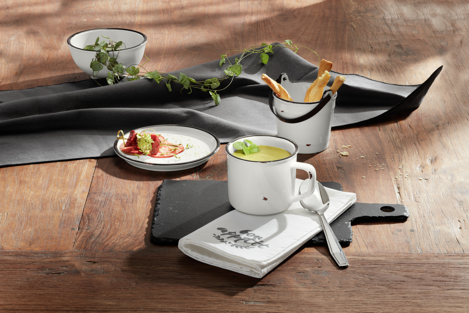 Set cana de lapte si sugar bowl VEGA Liron din porțelan, forma rotundă, design retro, alb crem cu margine neagra, cana 250ml si bol pentru zahăr 200ml cu capac, rezistent la mașina de spălat vase și cuptor cu microunde