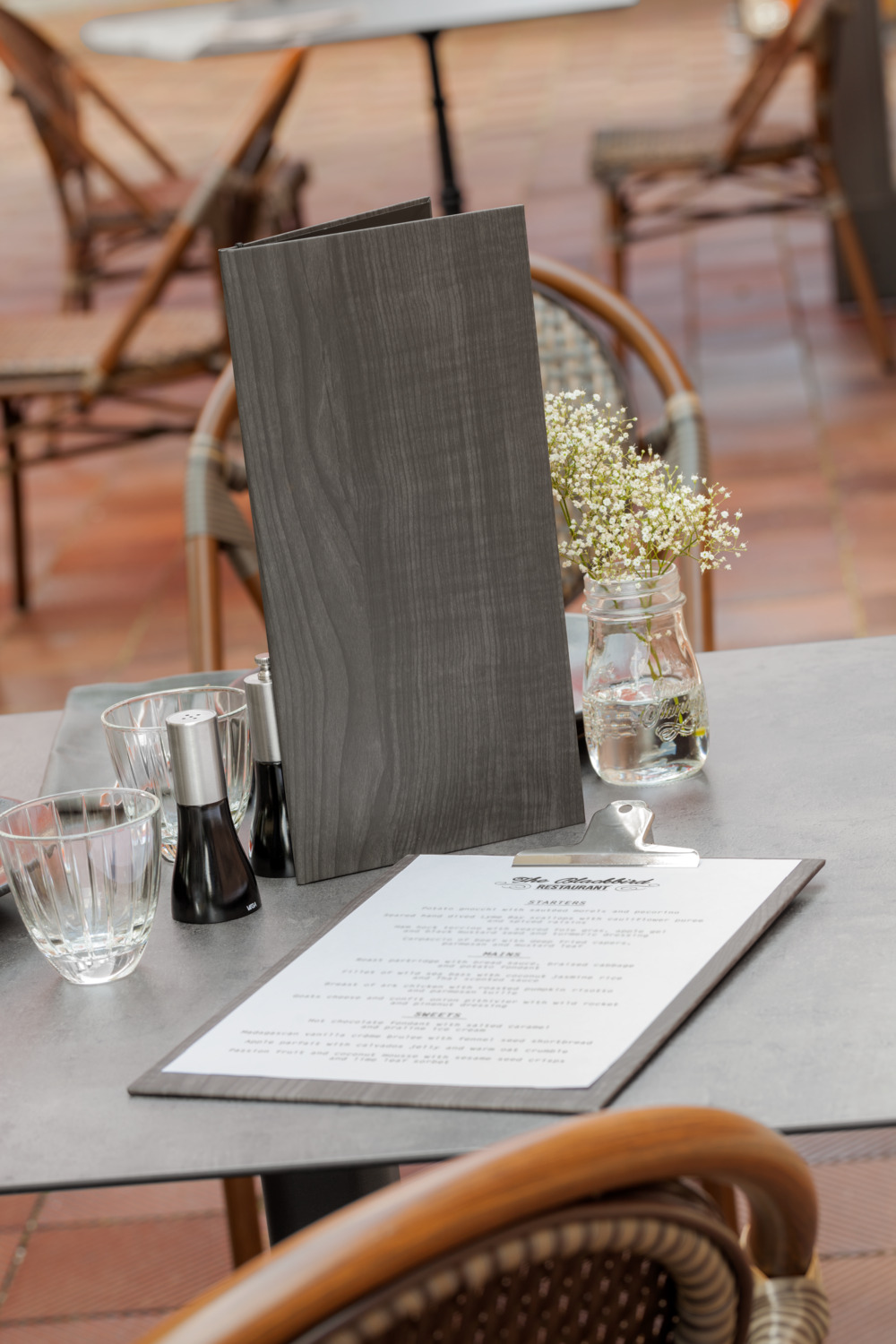 LUSINI Lenio Menu Clipboard A4 23 x 32 cm Cellophane Coated Cardboard Wood Look Grey Metal Clamp
