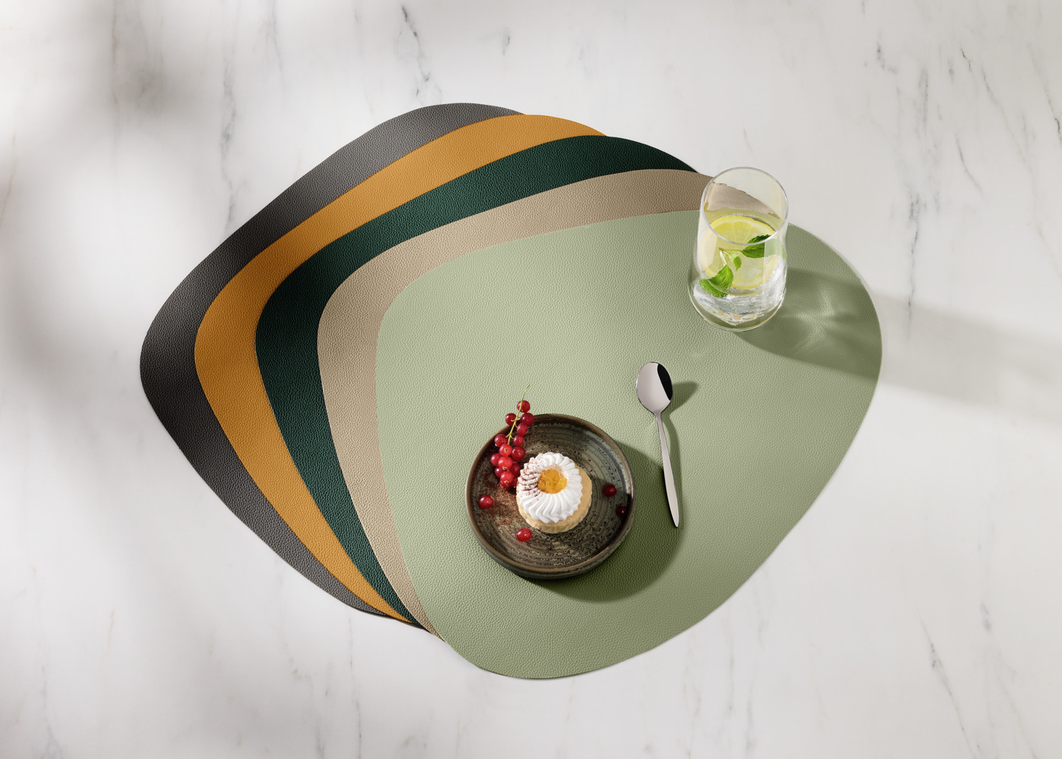 LUSINI Solutions GmbH Kaja organic Placemats, Set of 4, Oval Teardrop Shape, 37x41 cm, Beige, 100% PVC Synthetic Fibre, Leather Embossing, Indoor Outdoor