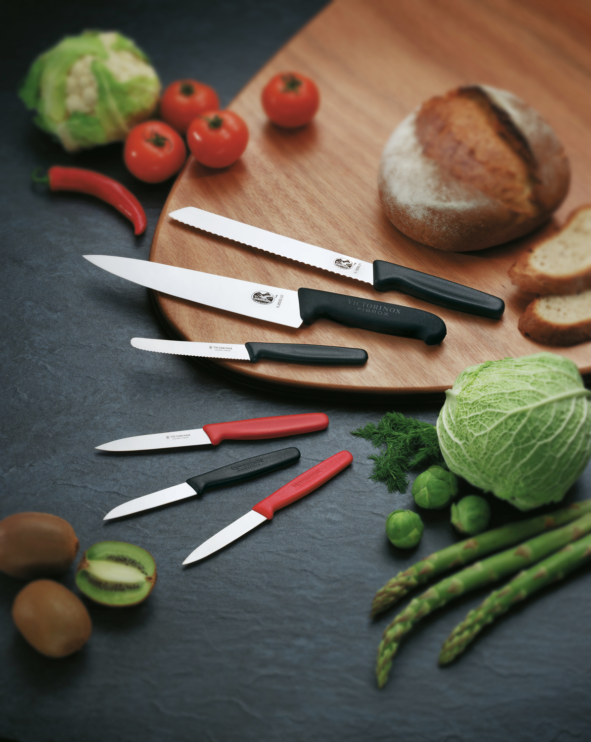Victorinox Fibrox Curved Chef's Knife 5.2003.22, 22 cm Stainless Steel Blade, Ergonomic Non-Slip TPE Handle, NSF Certified, Dishwasher Safe