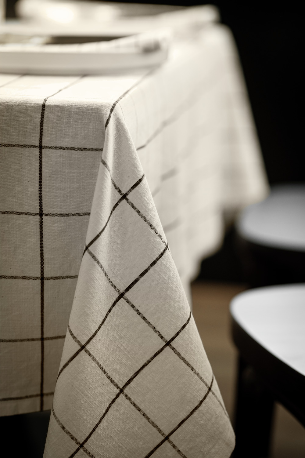 LUSINI Solutions GmbH Skan Rectangular Tablecloth, 100% Cotton Textured Fabric, Linen Look, Large Chequered Plaid, 130 x 170 cm, Cream White/Anthracite