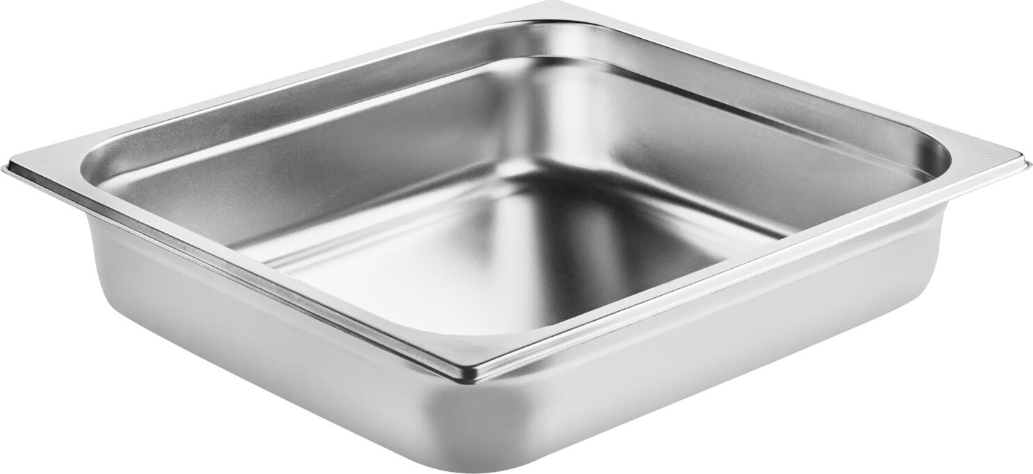 VEGA LUSINI Solutions GmbH GN container 2/3 Premium GN-Behälter 2/3 Premium GN container 2/3 Premium; GN 2/3, 3 l, 35.4x32.5x4 cm (LxWxD); silver GN-Behälter 2/3 Premium; GN 2/3, 3 l, 35.4x32.5x4 cm (LxBxT); silber GN container 2/3 made of chrome-nickel stainless steel 18/10, without drop handles. Material thickness: 0.8 mm. With stacking cams: easy disassembly of stacked GN containers. Reinforced corners and edges. Robust and easy to clean. Dishwasher safe. Stackable. Available in different sizes. From time to time it is recommended to clean with vinegar or lemon cleaner to keep the shine of the containers. GN-Behälter 2/3 aus Chrom-Nickel-Edelstahl 18/10, rostfrei, ohne Fallgriff. Materialstärke: 0,8 mm. Mit Stapelnocken: einfaches Auseinandernehmen gestapelter Gastronorm-Behälter. Spülmaschinengeeignet. Von Zeit zu Zeit empfiehlt sich die Reinigung mit Essig- oder Zitronenreiniger um den Glanz der Behälter zu erhalten.
