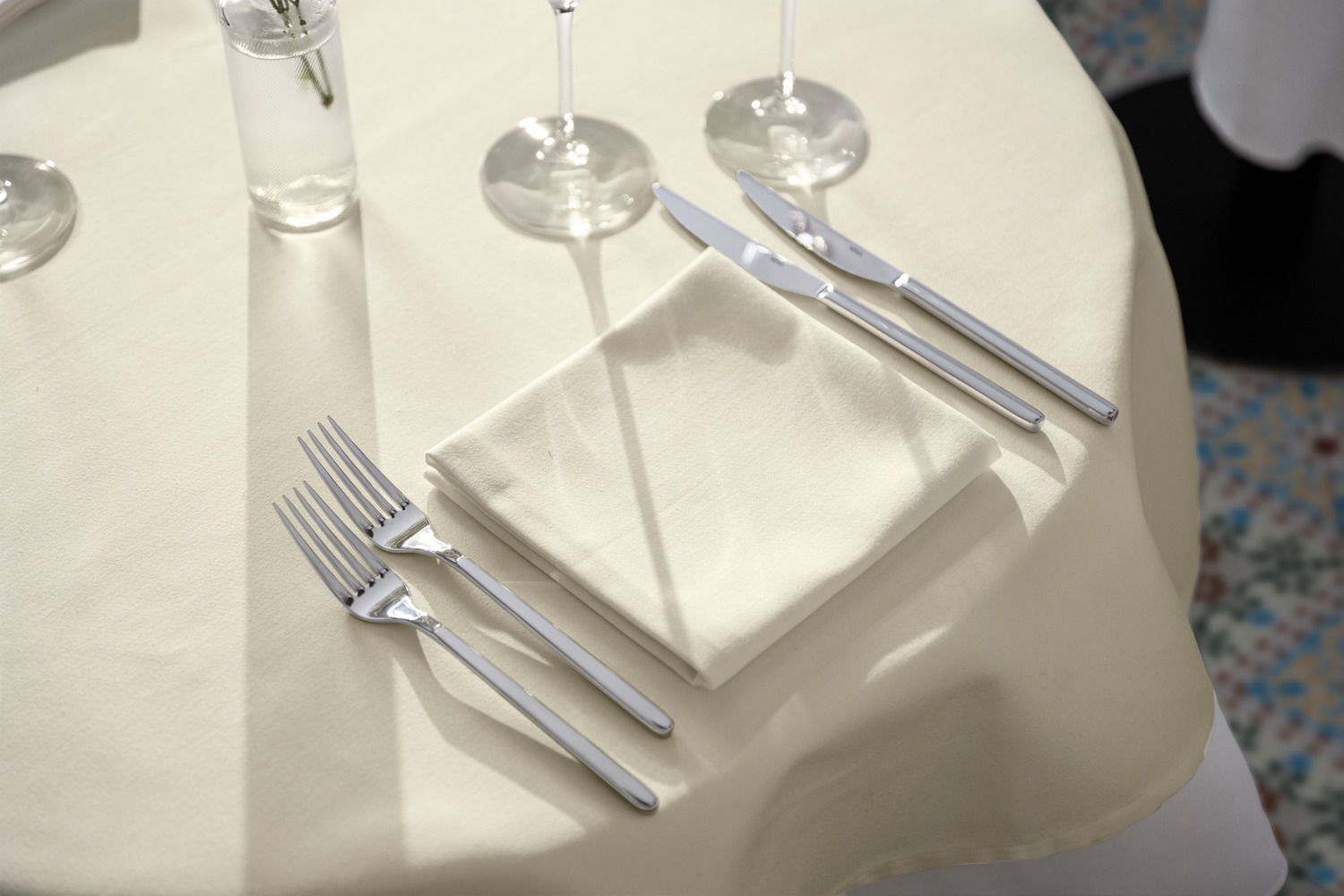 Servete din textile LUSINI Solutions GmbH Vivienne, 50x50 cm, Tesut Satin, Amestec bumbac si poliester, Bej Sampanie, OEKO-TEX Standard 100, Set de 6 piese