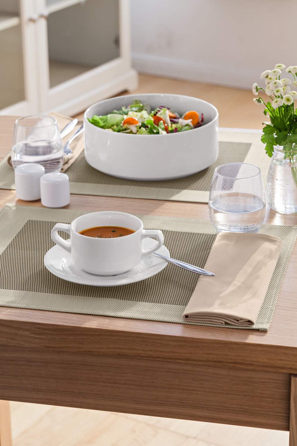 Servete din textile LUSINI Solutions GmbH Vivienne, 50x50 cm, Tesut Satin, Amestec bumbac si poliester, Bej Sampanie, OEKO-TEX Standard 100, Set de 6 piese