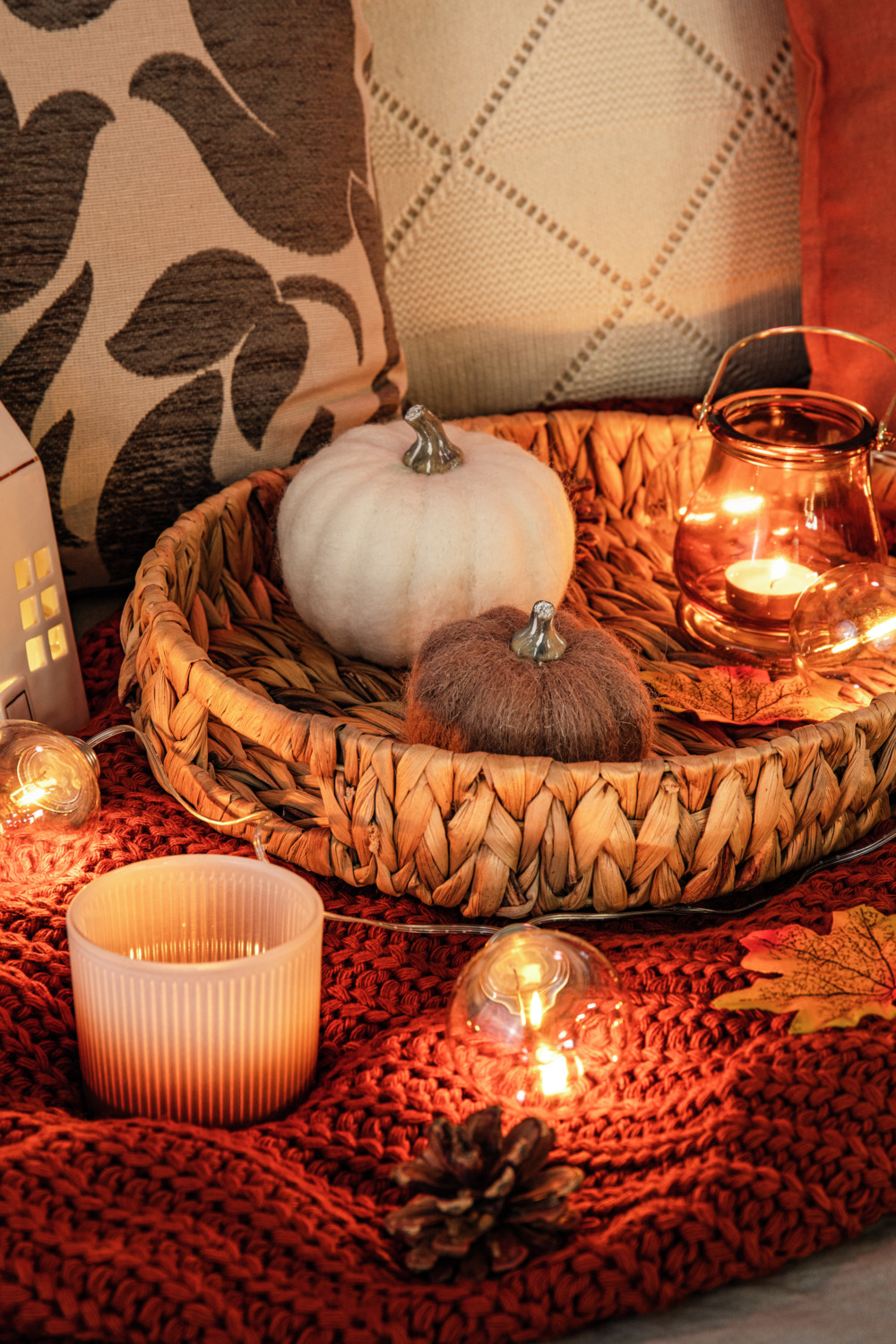 Set de 2 piese Dovleac Decorativ din Feltru Vega Amir, Decor Toamnal din Feltru de Lana Alb Natural, Diametru 11 cm, Moale si Usor