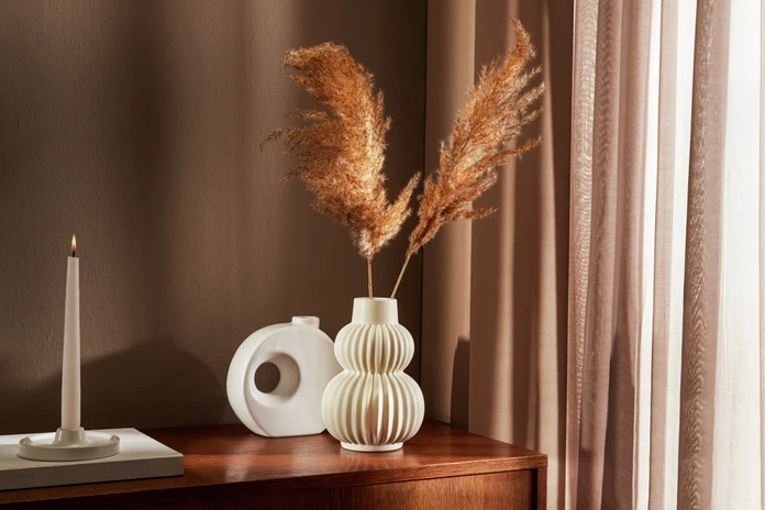 Vega Vase Mariam, White Porcelain, Waterproof, Modern Elegant Circular Design, 17.4 x 6 x 17 cm