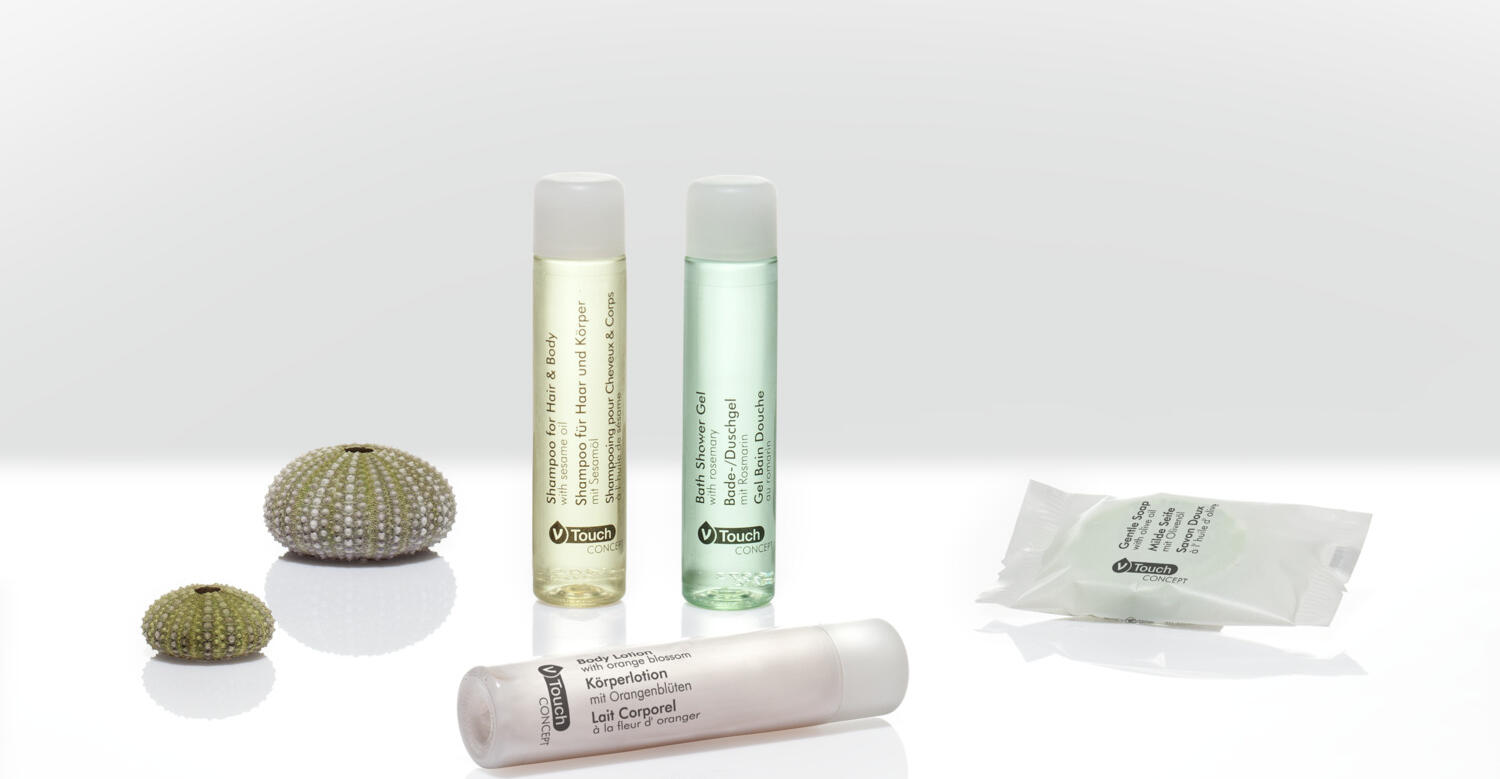 V-Touch LUSINI Solutions GmbH Sample set hotel cosmetics Concept neo, 4-piece Mustergarnitur Hotelkosmetik Concept neo, 4-teilig Sample set hotel cosmetics Concept neo, 4-piece; multicolored Mustergarnitur Hotelkosmetik Concept neo, 4-teilig; mehrfarbig Take advantage of our sample service and order the four-part V-Touch Concept sample set. The V-Touch Concept care range impresses with a fresh, fruity fragrance and enriched with plant extracts. Dermatologically tested. The sample set contains one sample each of the shower gel, shampoo, body lotion and soap. Possible order quantity 1x sample set Care series V-Touch Concept. Sample articles are priced with a nominal fee, if you are not satisfied we will of course refund the nominal fee. Please contact our customer service for this. Nutzen Sie unseren Musterservice und bestellen Sie die vierteilige Mustergarnitur V-Touch Concept. Die Pflege-Serie V-Touch Concept überzeugt mit einem frischen fruchtigen Duftarrangement und Anreicherungen von pflanzlichen Extrakten. Dermatologisch getestet. Die Mustergarnitur enthält je eine Probe des Duschgels, Shampoos, der Körperlotion und Seife. Mögliche Bestellmenge 1x Mustergarnitur Pflege-Serie V-Touch Concept. Musterartikel sind mit einer Schutzgebühr bepreist, bei Nicht-Gefallen erstatten wir Ihnen die Schutzgebühr natürlich zurück. Bitte nehmen Sie hierzu Kontakt zu unserem Kundenservice auf.