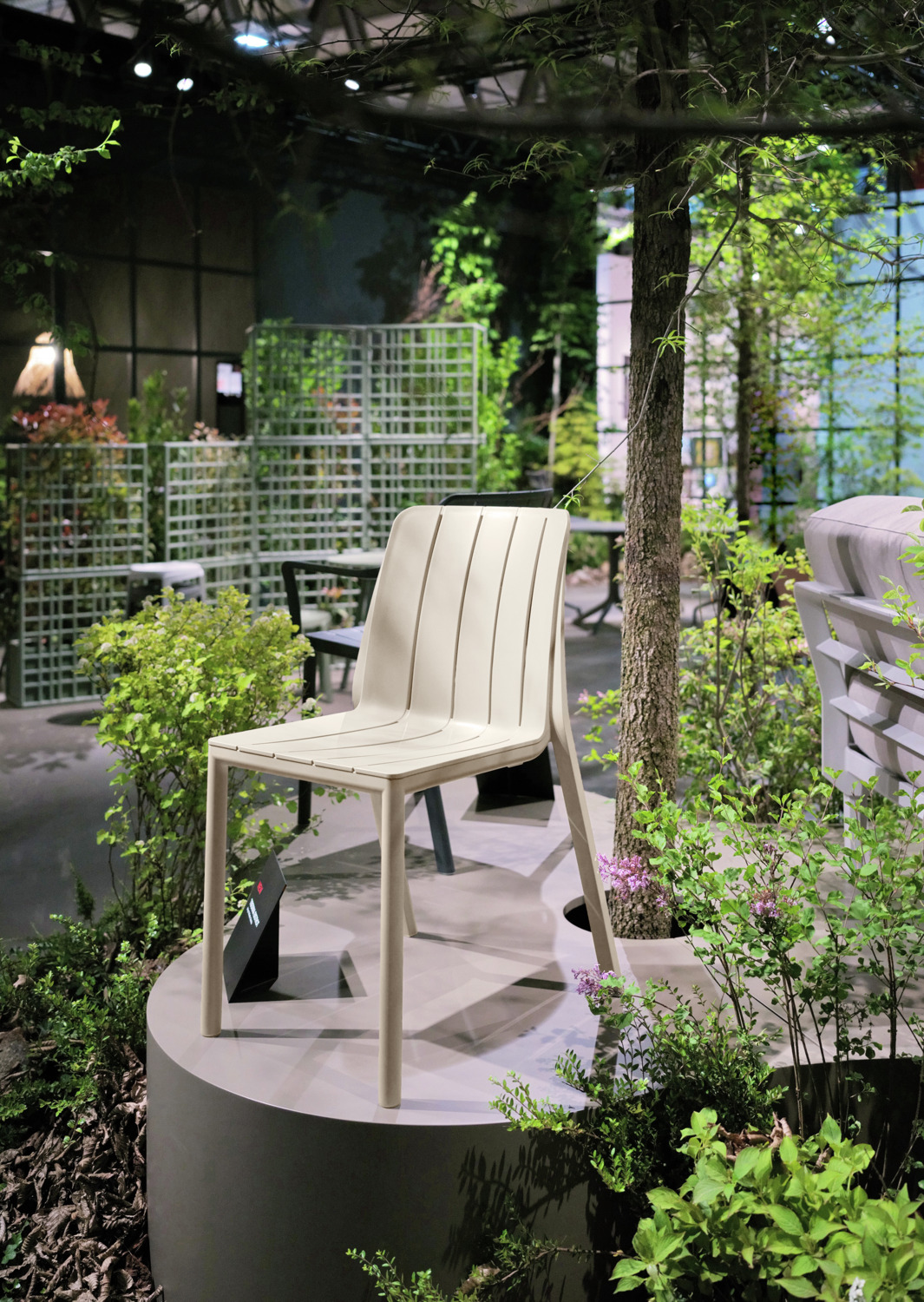 Set de 2 scaune de exterior stivuibile Nardi Tiberina, Bej, polipropilenă cu fibră de sticlă, rezistente la intemperii și UV, model dungi optice, 50x56x81 cm