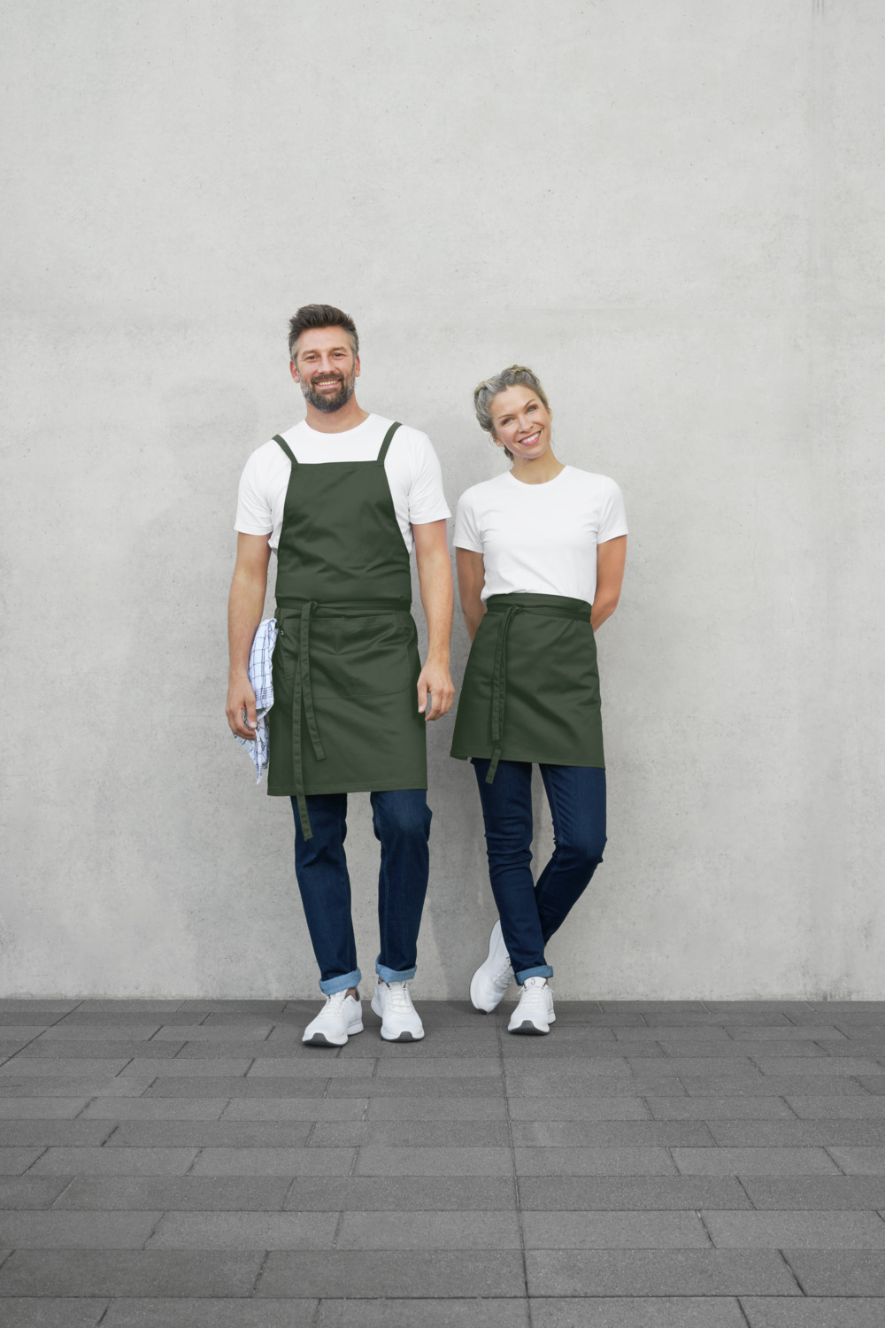 Jobeline Botero Bib Apron, 88x80 cm, Polyester-Cotton Blend, Crossed Back Straps, Large Tablet Pocket, Pen Flap, OEKO-TEX Certified
