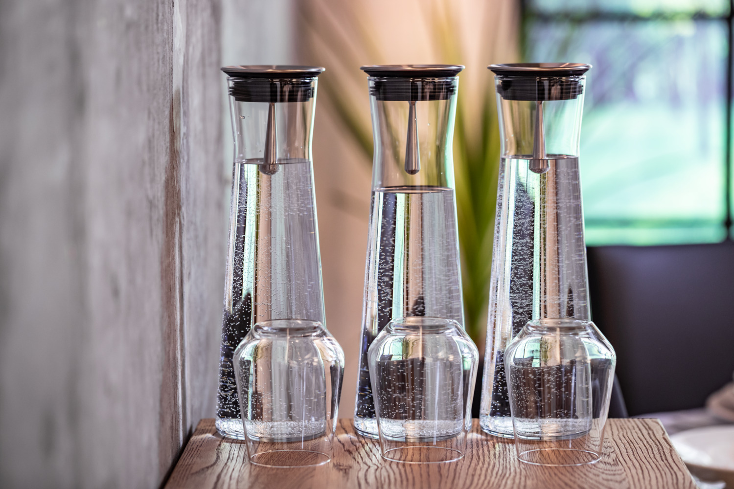 Carafa de apa Vega, Decantor din sticla borosilicata 1350 ml cu capac din otel inoxidabil si plastic, Transparent, Stil Modern Clasic, Lavabila la masina