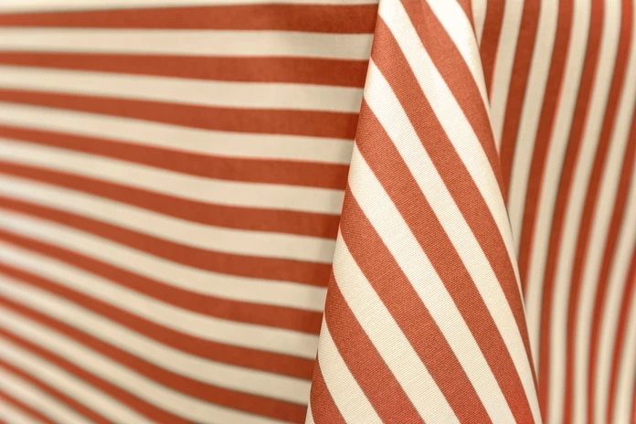 LUSINI Valiano Outdoor Rectangular Tablecloth, 130x170 cm, Red/White Striped, Stain-Resistant Acrylic Coated Blended Fabric, UV Resistant, OEKO-TEX