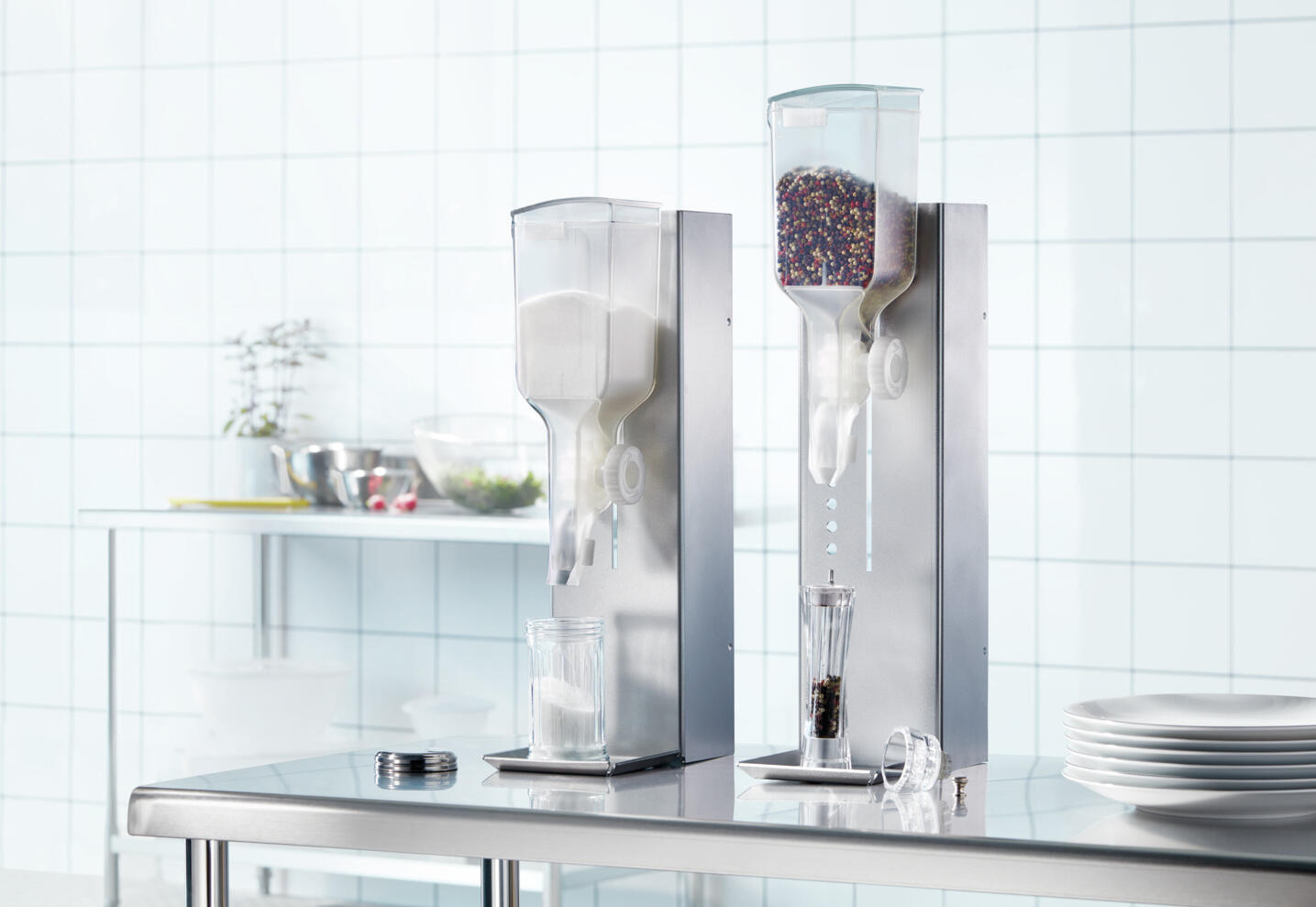Stație de reumplere VEGA Curone pentru râșnice și shaker-uri, Aluminiu Anodizat și Plastic, Argintiu Transparent, cu Roată de Porționare și 5 Etichete