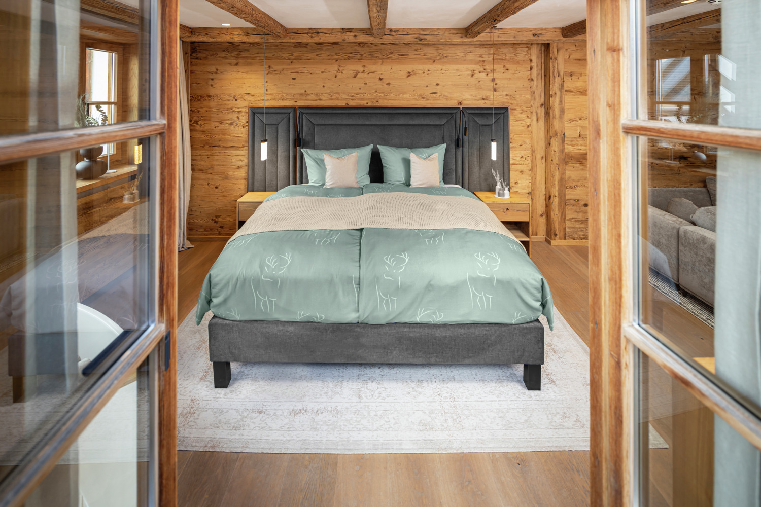 Husa pentru perna LUSINI Hirschegg, 100% bumbac percale, 65x100 cm, design cu cerbi imprimat, Sage/Beige, calcare usora, respirabil, prietenoasa cu pielea